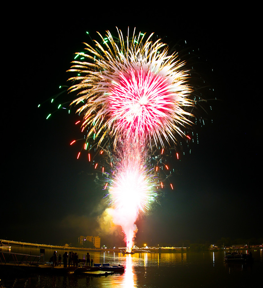 2S0A0767FireworksComposit as Smart Object-1