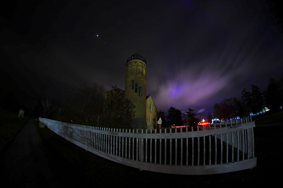 2S0A3467MacinawLightHouseNorhernLights-GL
