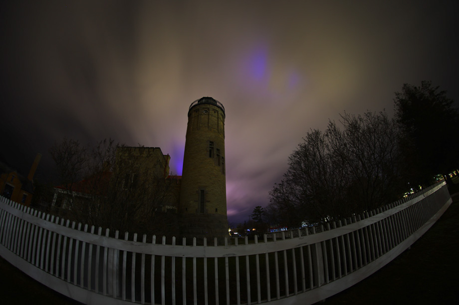 2S0A3492 MackanacPointLighthouseNorthernLights-GL